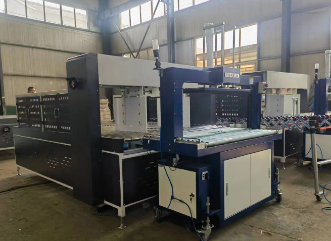 PRY-2600 उच्च गति पूर्ण स्वचालित फोल्डर ग्लूयर मशीन स्ट्रैपिंग यूनिट के साथ 10