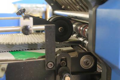 स्वतंत्र चाकू के साथ PRY-660T पेपर फोल्डिंग मशीन 6