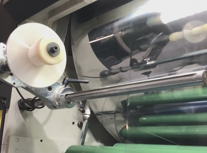 PRY-ER रोल टू रोल पूर्ण स्वचालित वर्टिकल फिल्म लैमिनेटिंग मशीन 13