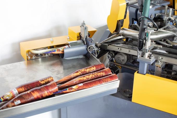 PRY-220/300 हाई स्पीड आइस क्रीम कोन टाइप पेपर कप स्लीव बनाने की मशीन 10